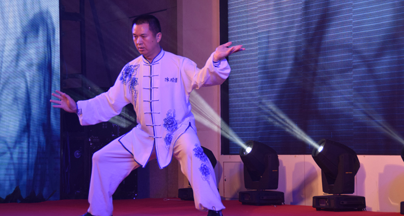 太極表演《男兒當(dāng)自強(qiáng)》